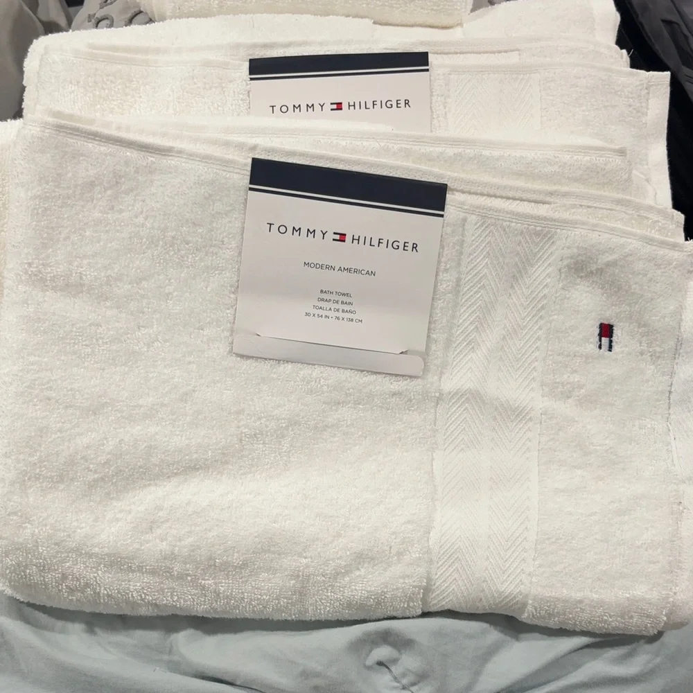 Tommy Hilfiger White Bath Towel with Flag Embroidery